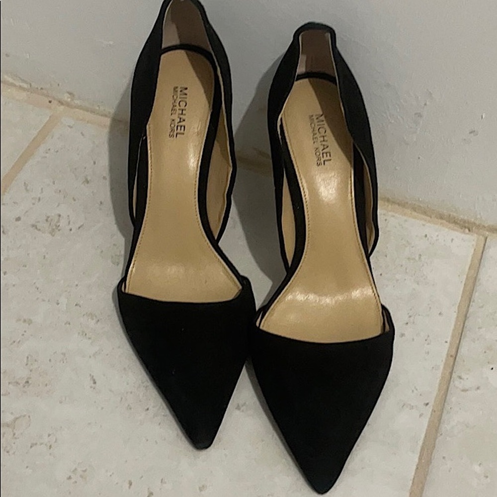 Micheal Kors black suede heels w/metal details
